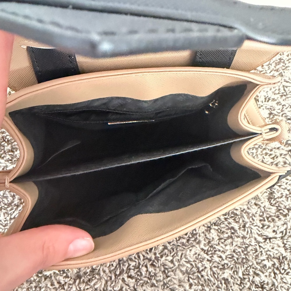Steve Madden Black, White, and Tan Crossbody purse - Picture 2 of 3